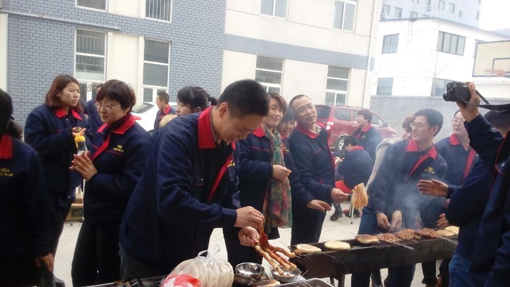 烟台华顺油气润滑设备主要应用领域：滚动轴承油气润滑系统天车油气润滑系统链条油气润滑系统开式齿轮油气润滑系统矿山机械油气润滑系统高速电主轴油气润滑系统高铁、轻轨、地铁轮缘油气润滑系统